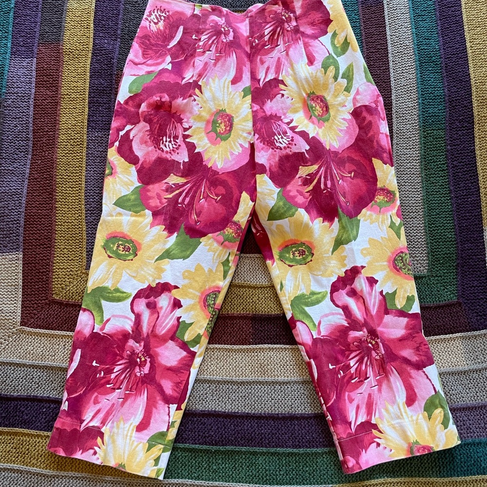 Vintage Floral Print Capri Length Pants